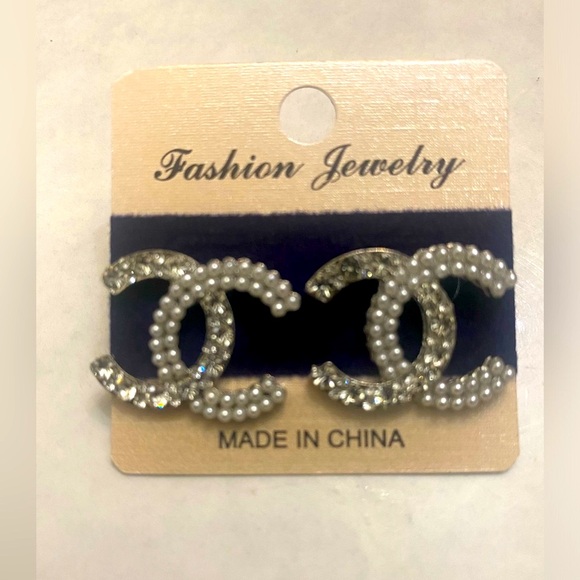 Jewelry - Nwt Fashion earrings